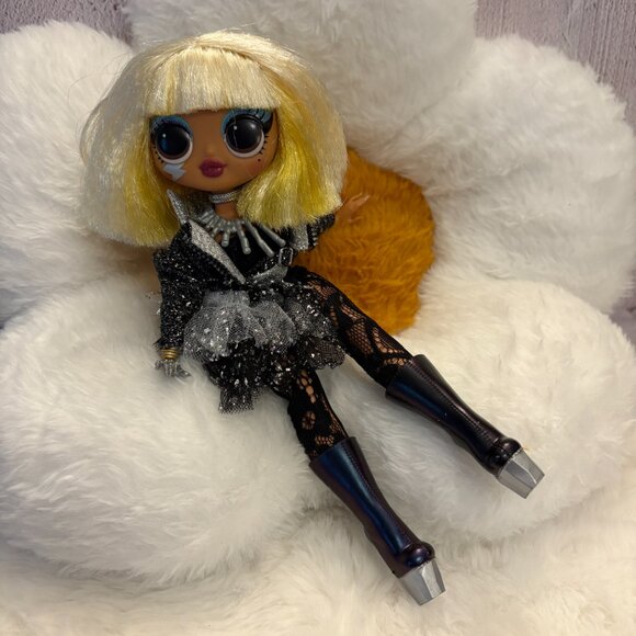 LOL Surprise OMG Remix Rock Fame Queen Fashion Doll 2019 (SKU: 329TO) - Picture 2 of 14